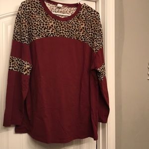 Woman’s 2x cute boutique top